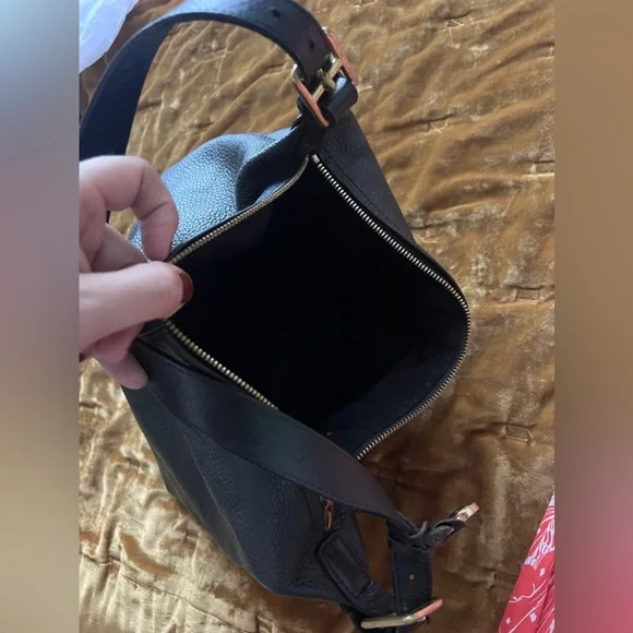 Dooney and Bourke leather hobo bag - Picture 3 of 3